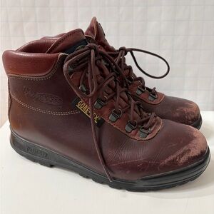 Vasque Vintage Women's Burgundy Leather Gore-Tex Boots 7936 W8